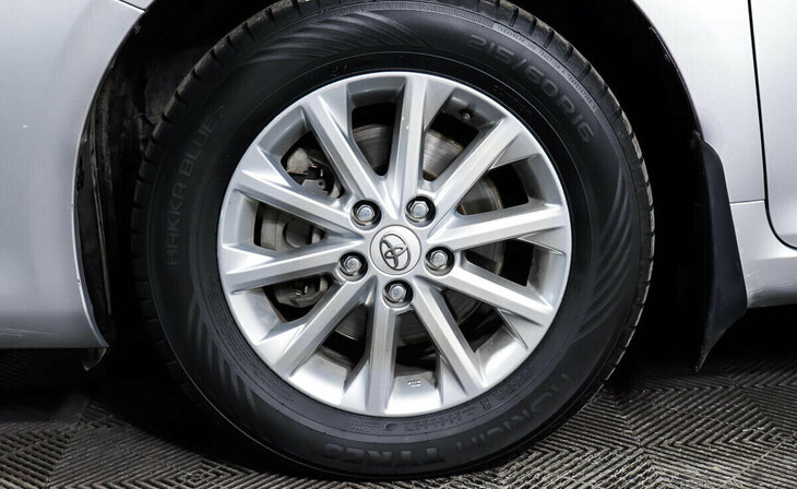 Toyota Camry - Фото 6