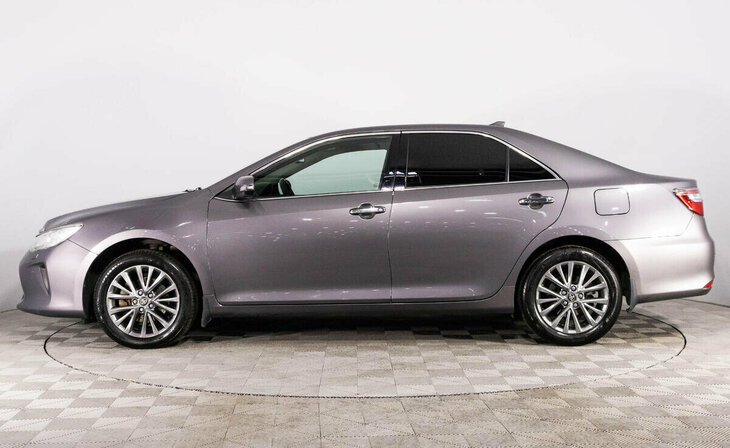 Toyota Camry - Фото 2