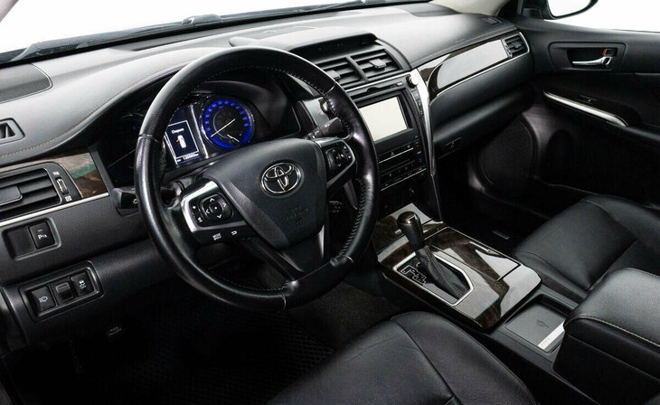 Toyota Camry - Фото 8
