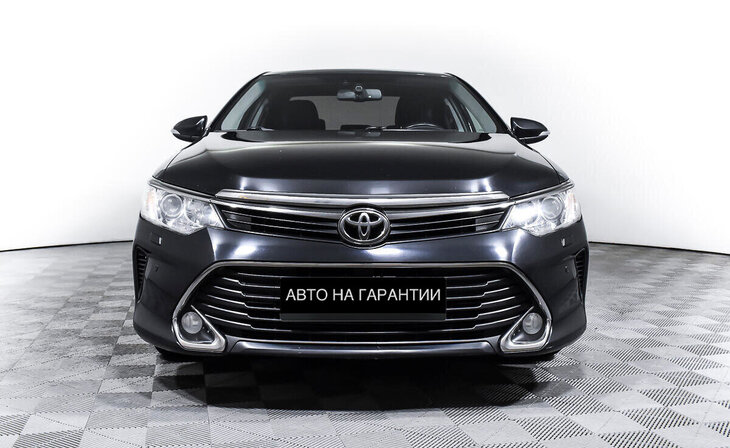 Toyota Camry - Фото 1