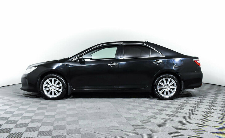 Toyota Camry - Фото 2