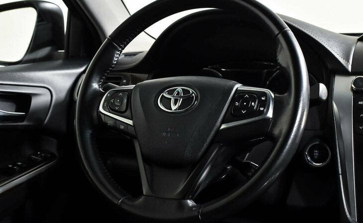Toyota Camry - Фото 10
