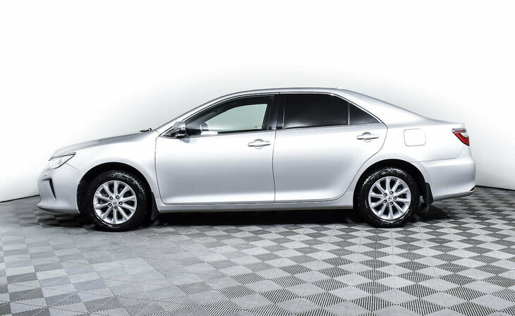 Toyota Camry - Фото 2