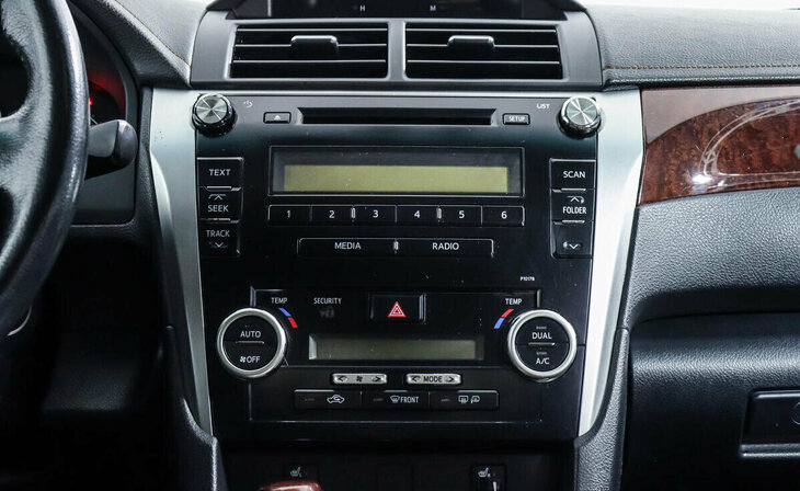 Toyota Camry - Фото 9