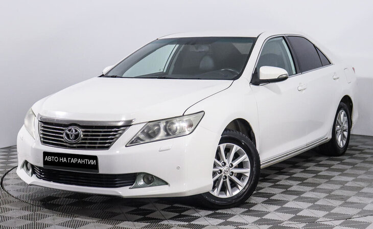 Toyota Camry - Фото 0