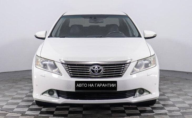 Toyota Camry - Фото 1