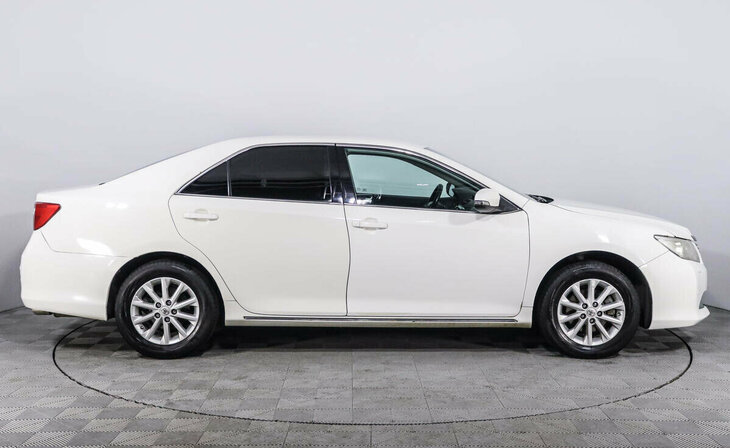 Toyota Camry - Фото 3