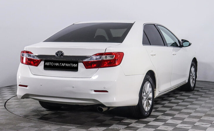 Toyota Camry - Фото 4
