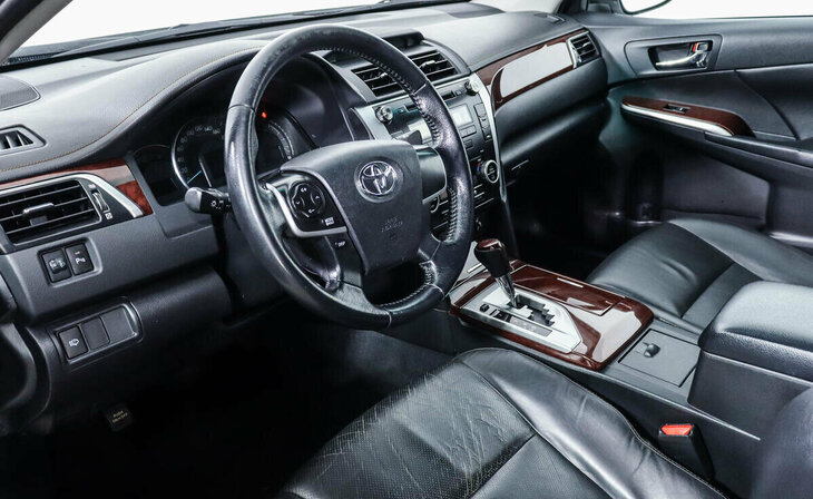 Toyota Camry - Фото 8