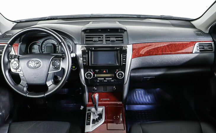 Toyota Camry - Фото 9