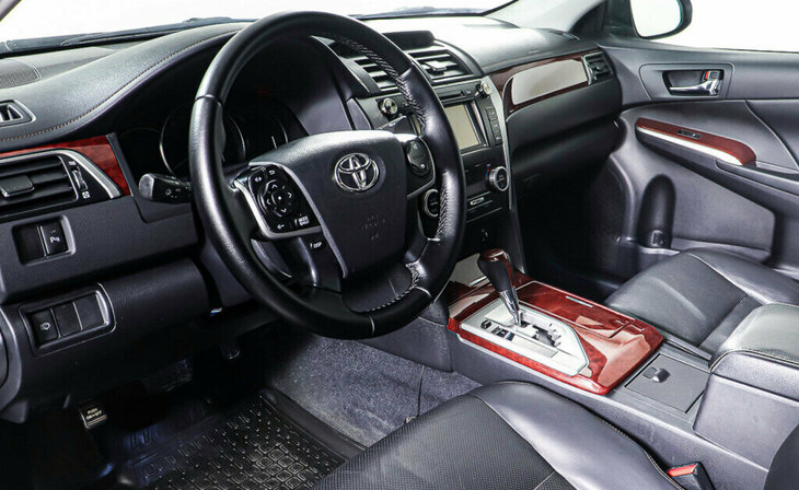 Toyota Camry - Фото 10