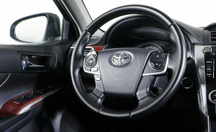 Toyota Camry - Фото 11