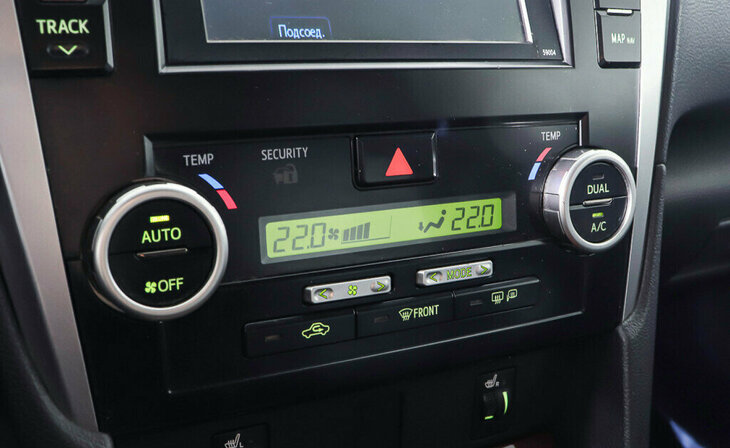 Toyota Camry - Фото 14