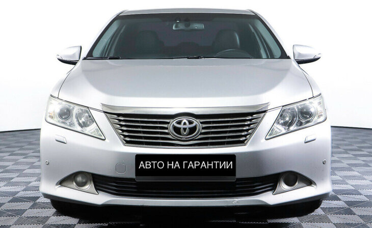 Toyota Camry - Фото 1