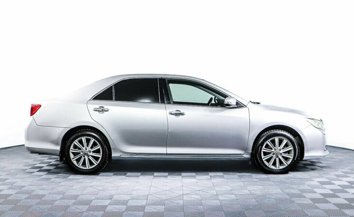 Toyota Camry - Фото 3