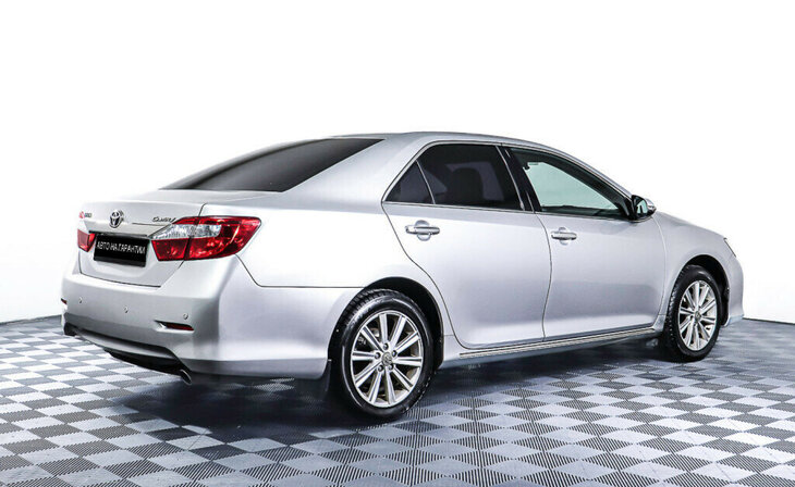 Toyota Camry - Фото 4