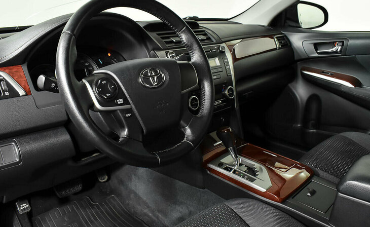 Toyota Camry - Фото 10