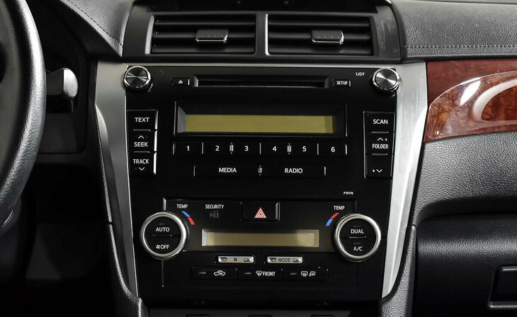 Toyota Camry - Фото 12