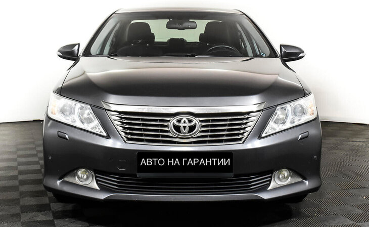 Toyota Camry - Фото 1