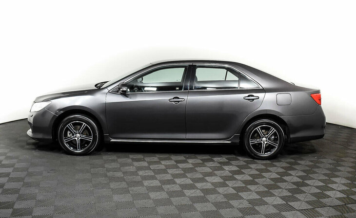 Toyota Camry - Фото 2
