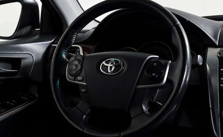 Toyota Camry - Фото 10