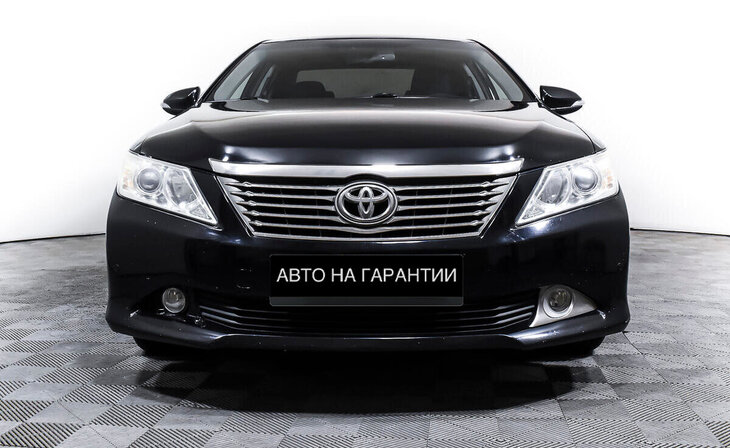Toyota Camry - Фото 1