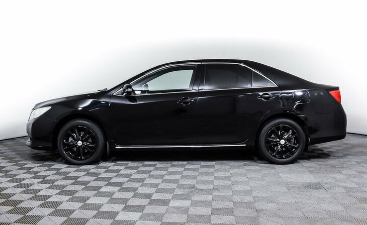 Toyota Camry - Фото 2