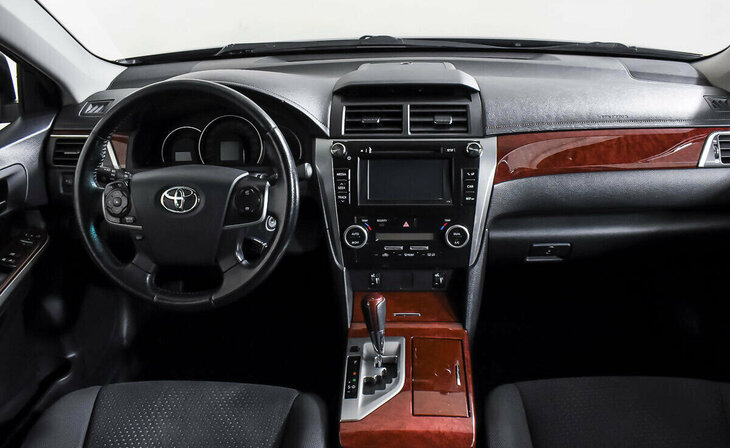 Toyota Camry - Фото 8