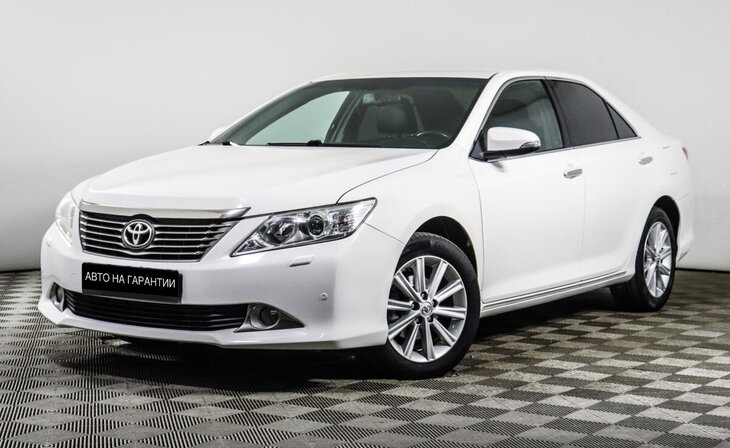 Toyota Camry - Фото 0