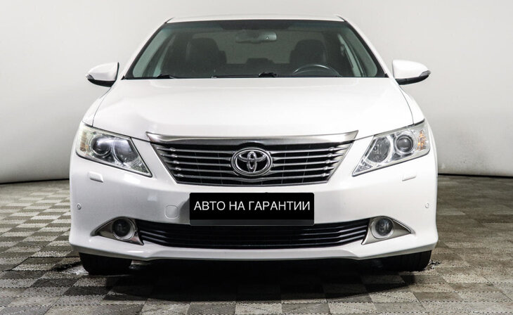 Toyota Camry - Фото 1