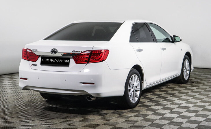 Toyota Camry - Фото 2