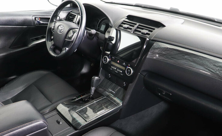 Toyota Camry - Фото 4