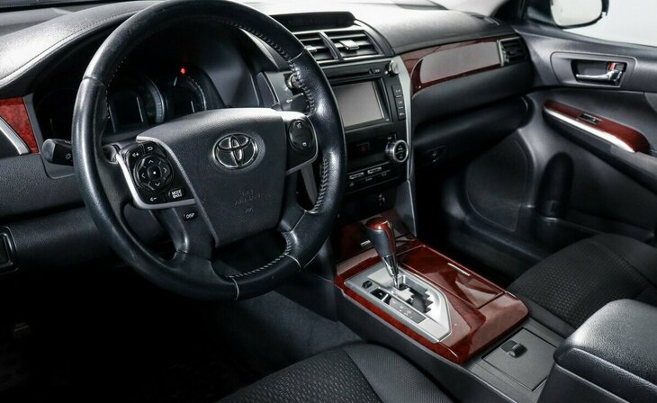 Toyota Camry - Фото 9