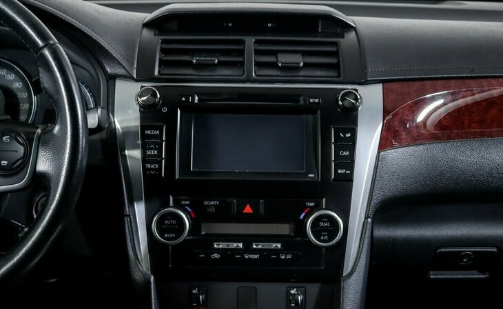 Toyota Camry - Фото 10