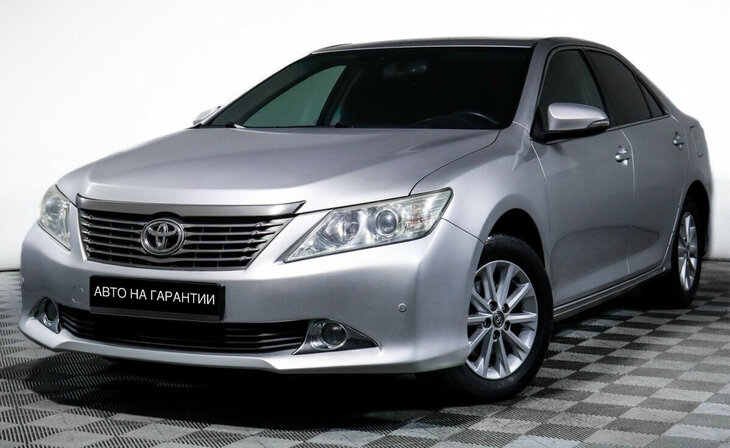 Toyota Camry - Фото 0