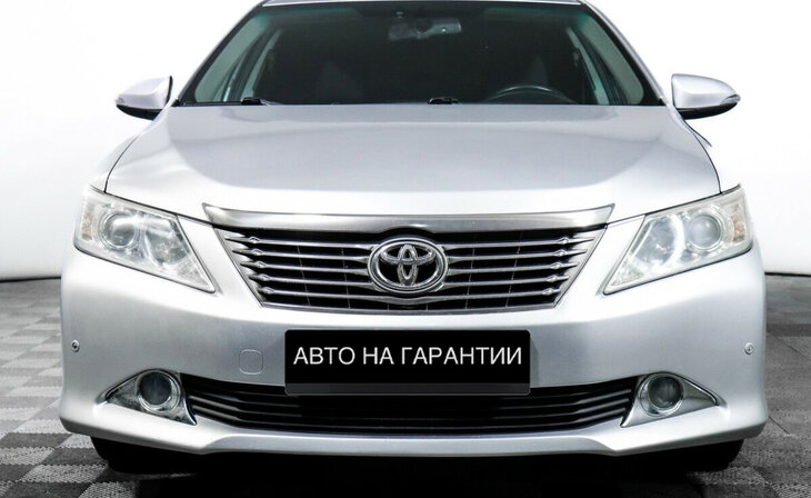 Toyota Camry - Фото 1