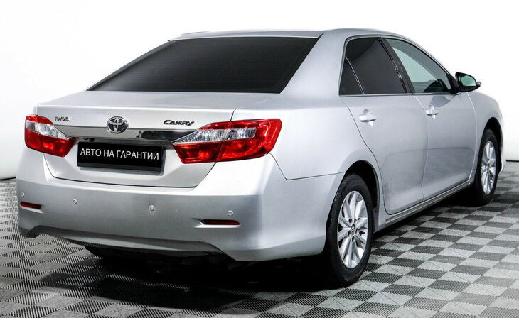 Toyota Camry - Фото 4