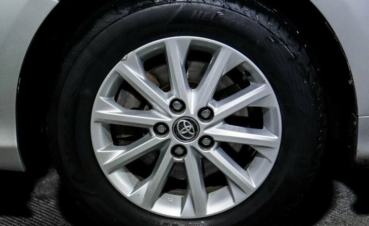 Toyota Camry - Фото 6