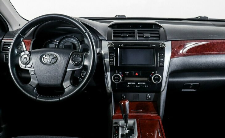 Toyota Camry - Фото 8
