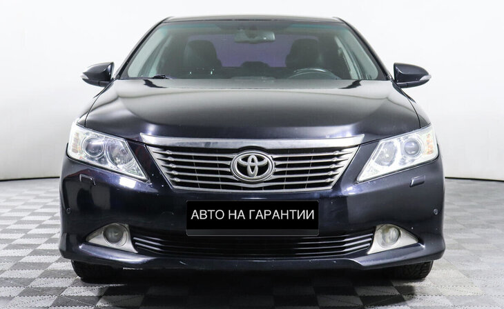 Toyota Camry - Фото 1