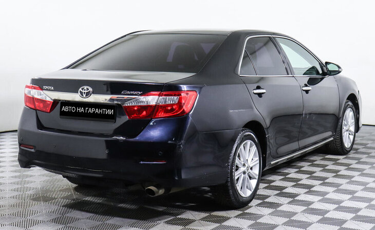 Toyota Camry - Фото 2