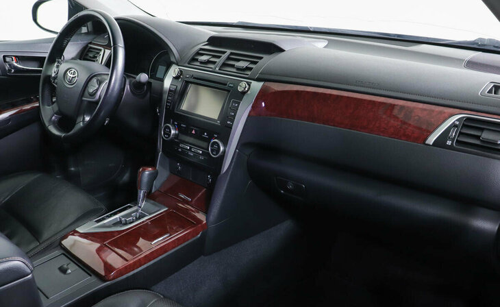 Toyota Camry - Фото 4