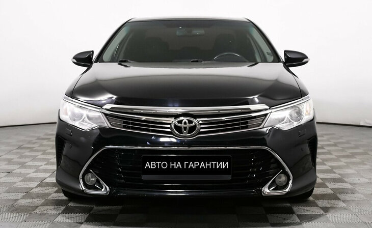Toyota Camry - Фото 1