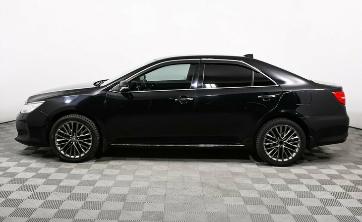 Toyota Camry - Фото 2