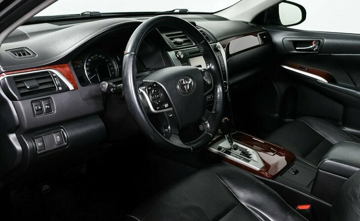 Toyota Camry - Фото 8