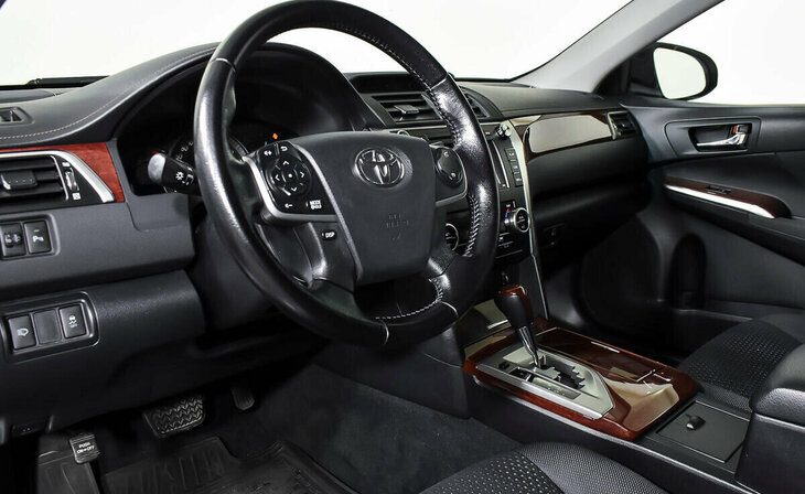 Toyota Camry - Фото 9