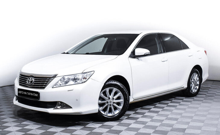 Toyota Camry - Фото 0