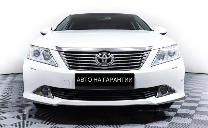 Toyota Camry - Фото 1