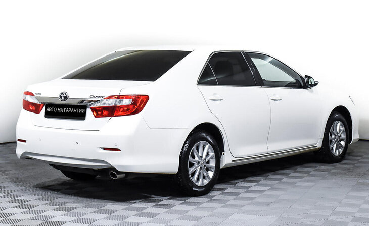 Toyota Camry - Фото 4