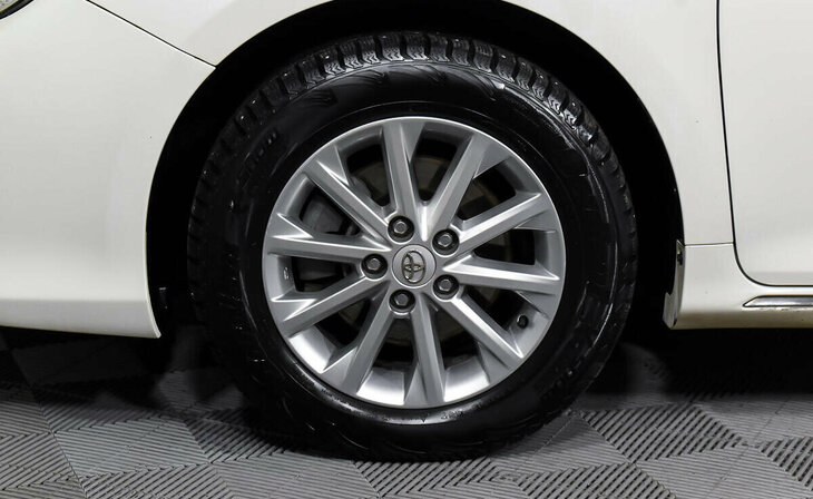 Toyota Camry - Фото 6